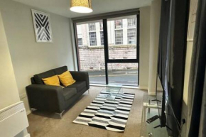 Airy 1 Bed Central Manchester Apartment Sleeps 2
